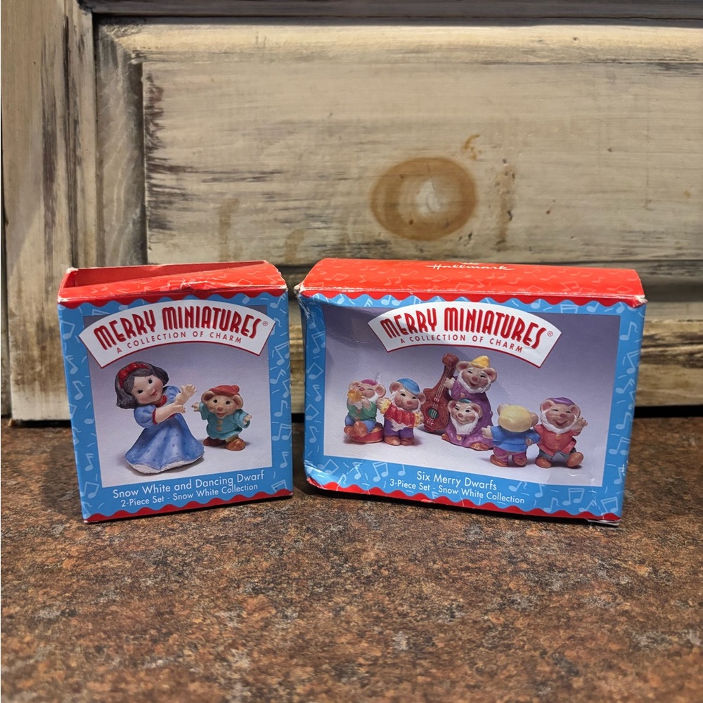 $3 SALE Snow White and Dwarfs Set - Picture 3 of 7